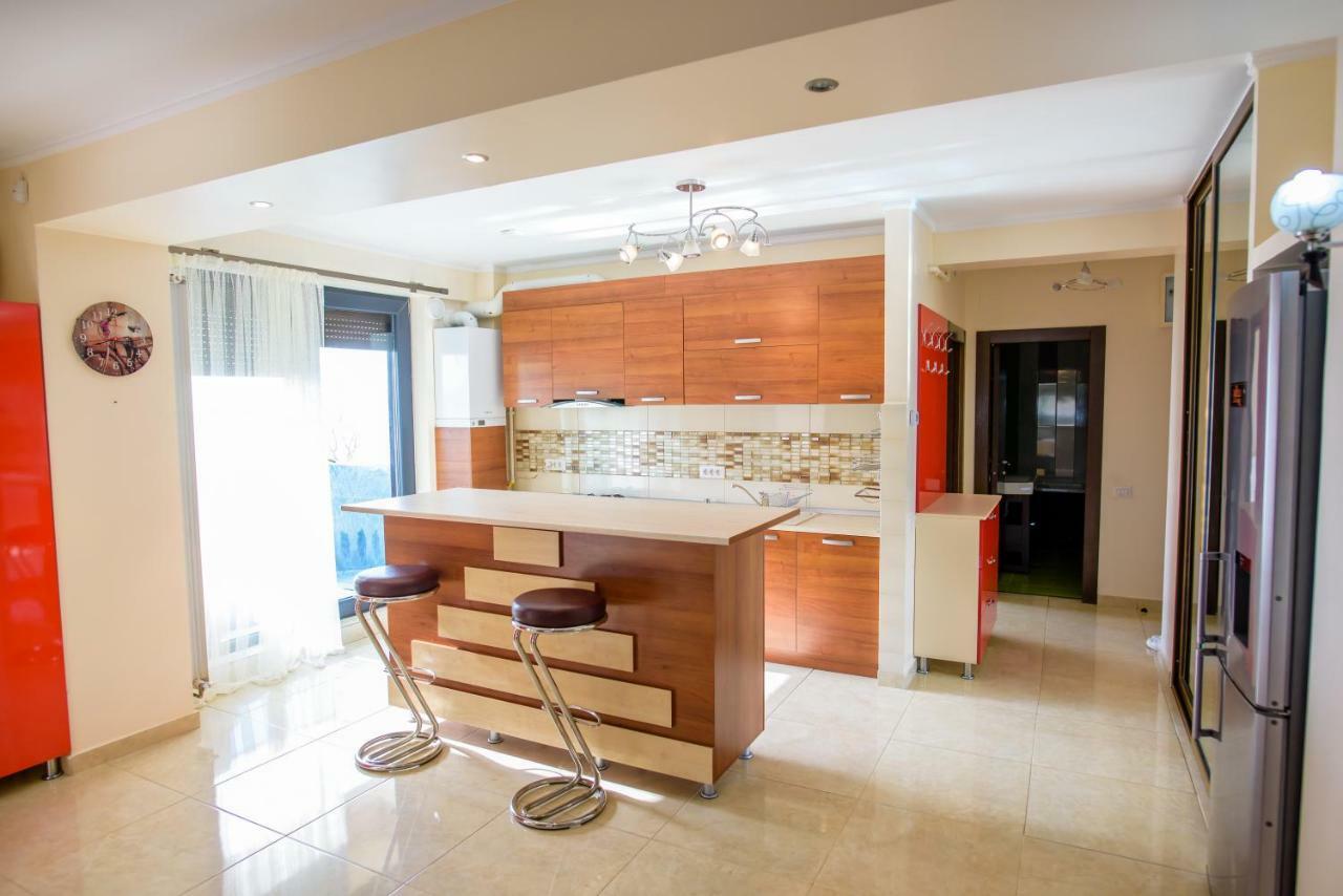 C&Y Zev Apartments Mamaia Exteriör bild