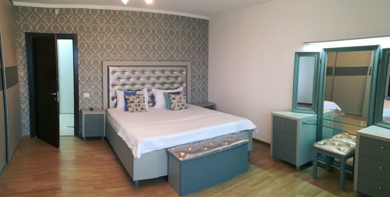 C&Y Zev Apartments Mamaia Exteriör bild